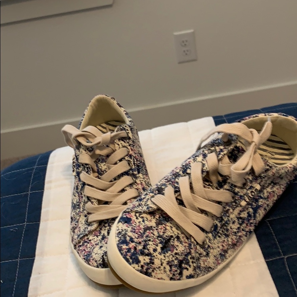 Shoe